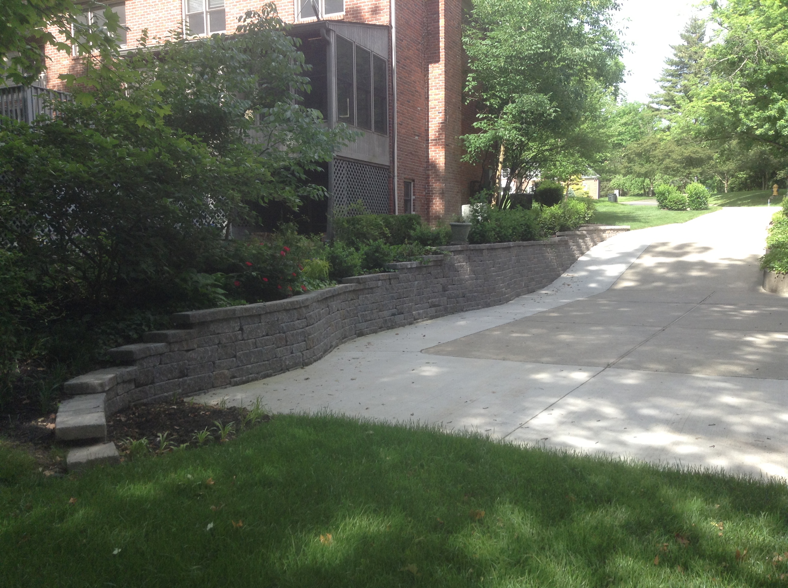 retaining walls concrete driveway